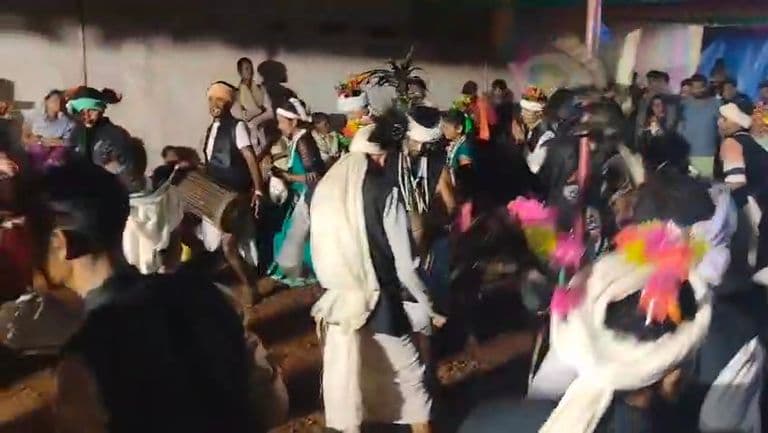 मांदरी की थाप पर थिरका उमरपाल: पारंपरिक शादी में जीवंत हुई आदिवासी संस्कृति की विलुप्तप्राय परंपरा